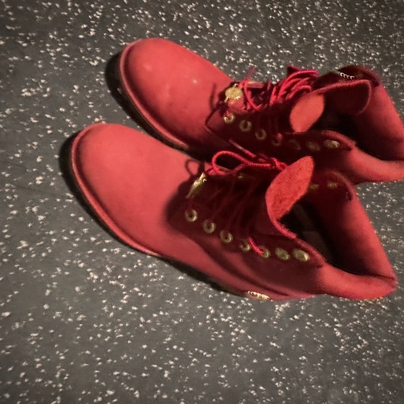 They have only been worn outside once they are still mint condition. - Picture 3 of 4